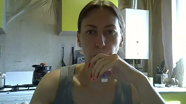 Snapshot of AshleyXHoney chatting on June 28, 8:20 am AshleyXHoney online show from June 28, 8:20 am