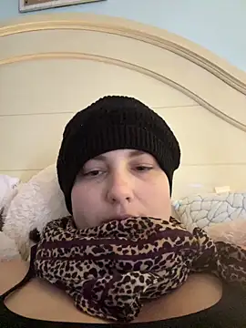 Snapshot of MilfyMrsRobinson chatting on March 4, 7:53 pm MilfyMrsRobinson online show from March 4, 7:53 pm