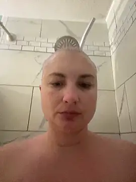 Snapshot of MilfyMrsRobinson chatting on April 28, 1:38 pm MilfyMrsRobinson online show from April 28, 1:38 pm