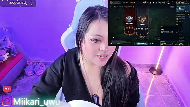 Snapshot of Ahri_Elderwood chatting on May 22, 4:52 am Ahri Elderwood online show from May 22, 4:52 am