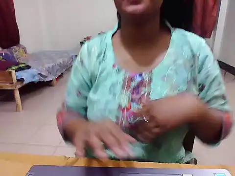 Snapshot of JustinaIra chatting on October 24, 6:26 pm JustinaIra online show from October 24, 6:26 pm