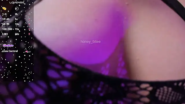 Snapshot of Victoria-ross chatting on February 23, 9:45 pm Victoria-ross online show from February 23, 9:45 pm