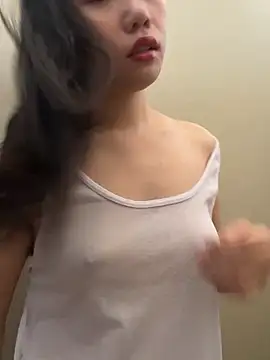 Snapshot of Eliza-E chatting on December 17, 7:36 am Eliza-E online show from December 17, 7:36 am