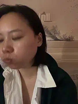 Snapshot of Eliza-E chatting on February 5, 12:48 am Eliza-E online show from February 5, 12:48 am