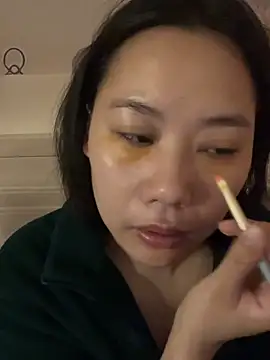 Snapshot of Eliza-E chatting on February 6, 12:59 am Eliza-E online show from February 6, 12:59 am