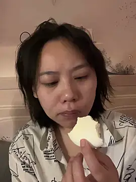 Snapshot of Eliza-E chatting on February 6, 11:30 pm Eliza-E online show from February 6, 11:30 pm