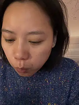 Snapshot of Eliza-E chatting on February 12, 1:22 am Eliza-E online show from February 12, 1:22 am