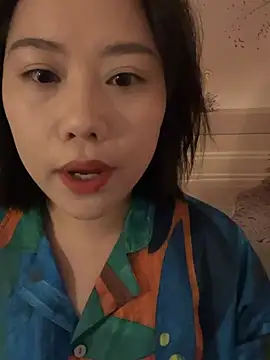 Snapshot of Eliza-E chatting on February 15, 7:51 am Eliza-E online show from February 15, 7:51 am