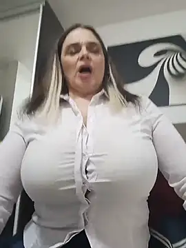 hugebobbs online show from May 29, 12:47 pm