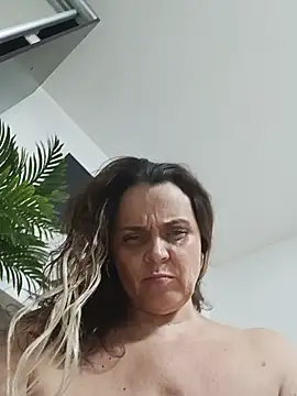 hugebobbs online show from July 22, 4:32 pm