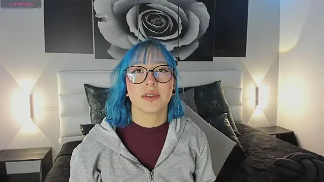 sofi bakerr online show from October 8, 11:30 am