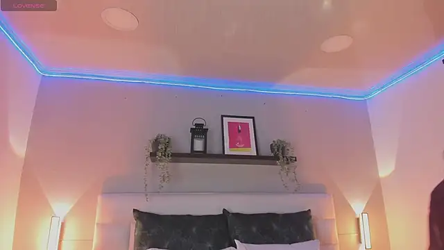 sofi bakerr online show from April 1, 12:06 pm