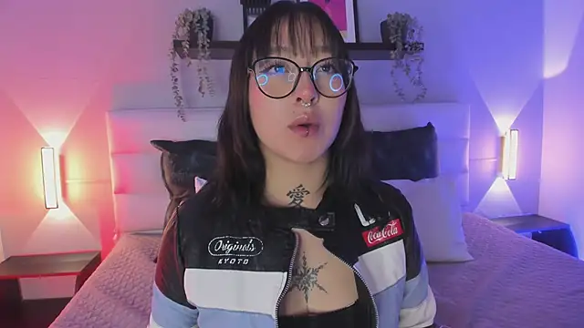 sofi bakerr online show from April 16, 11:33 am