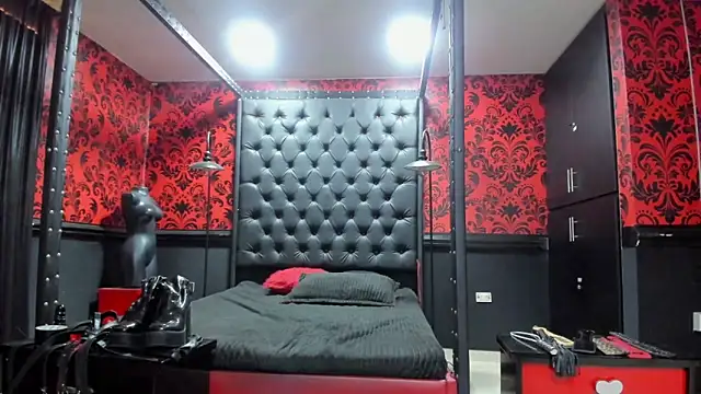 Snapshot of JAYLEN_BDSM chatting on February 9, 11:47 am JAYLEN BDSM online show from February 9, 11:47 am