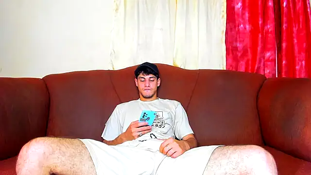 Snapshot of guy_master chatting on May 4, 9:33 pm guy master online show from May 4, 9:33 pm