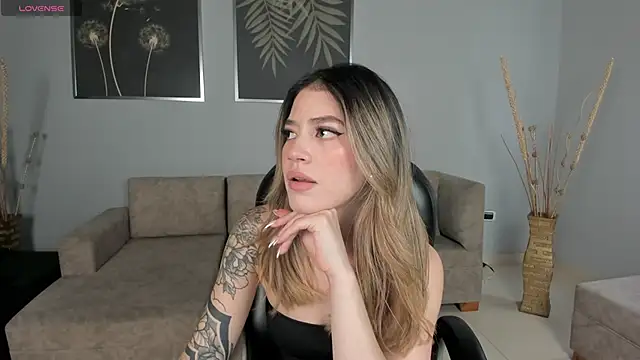 ViolettHansson online show from October 21, 6:08 pm