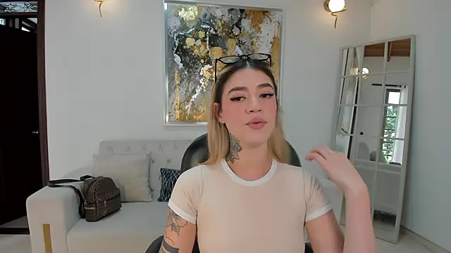 ViolettHansson online show from February 10, 6:45 pm