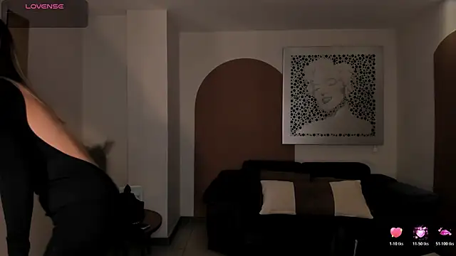 ViolettHansson online show from April 12, 9:47 am