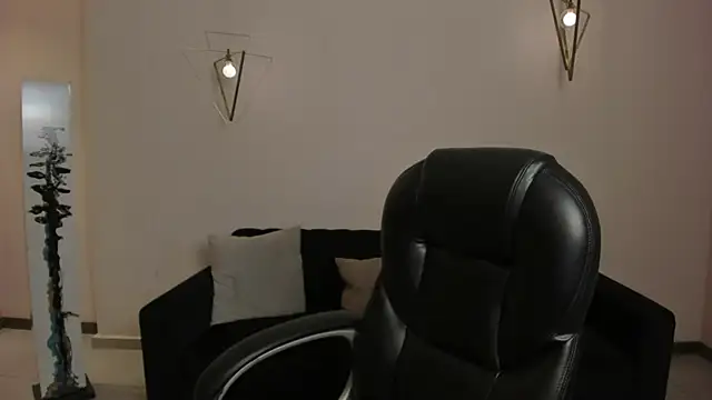 AliceHarper  online show from April 2, 6:05 pm