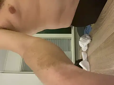 Snapshot of feetlover3611 chatting on December 14, 4:20 pm feetlover3611 online show from December 14, 4:20 pm