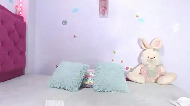 Madelyy  online show from May 13, 12:08 am