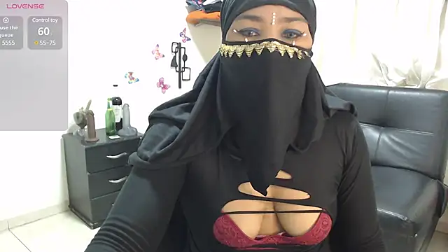 Snapshot of Aaliyah_brown chatting on January 24, 8:44 am Aaliyah brown online show from January 24, 8:44 am