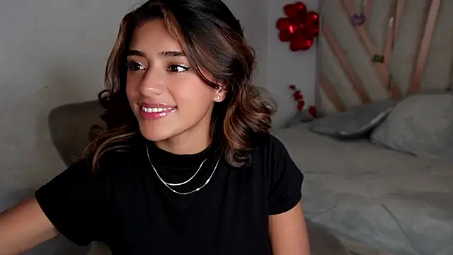 Snapshot of Rebecca_055 chatting on December 5, 2:09 am Rebecca 055 online show from December 5, 2:09 am
