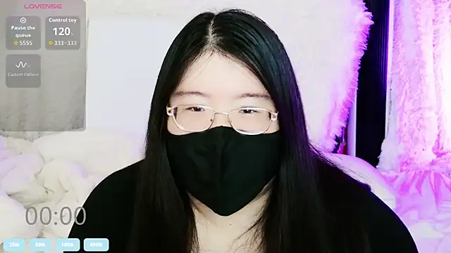 Snapshot of Kara-Nuna chatting on July 2, 1:05 am Kara-Nuna online show from July 2, 1:05 am
