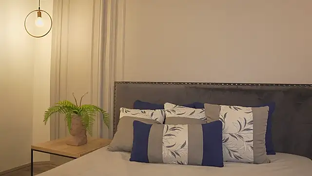 Snapshot of IrisBaker chatting on February 14, 11:01 pm IrisBaker online show from February 14, 11:01 pm