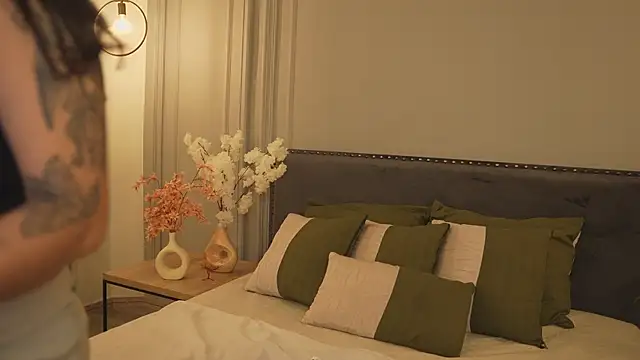 Snapshot of IrisBaker chatting on February 28, 10:44 pm IrisBaker online show from February 28, 10:44 pm