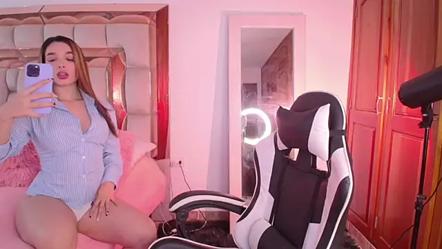 emilyaboott online show from April 16, 9:15 pm