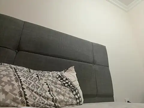 laynufff online show from April 8, 7:30 am