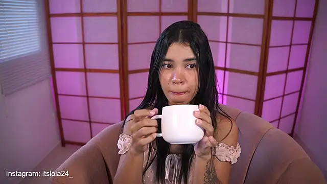 Snapshot of its_lola24 chatting on January 8, 11:32 am its lola24 online show from January 8, 11:32 am