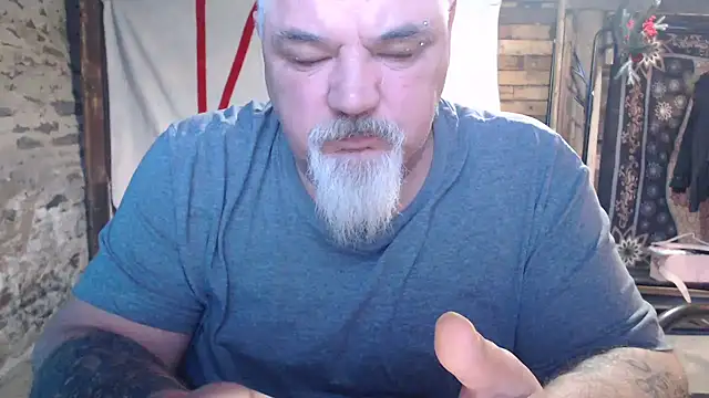 Newfiesausage1972 online show from February 2, 12:59 pm