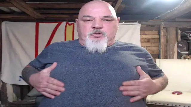 Newfiesausage1972 online show from February 14, 9:00 pm