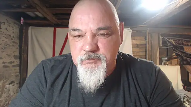 Newfiesausage1972 online show from March 2, 7:15 am