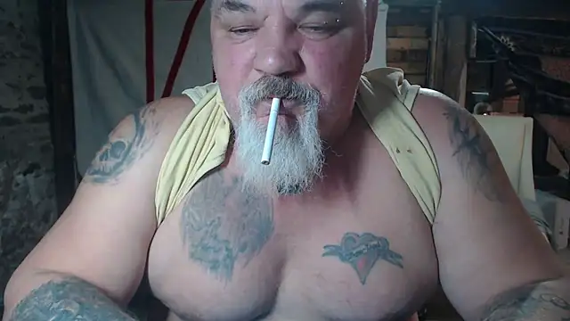 Newfiesausage1972 online show from March 5, 10:50 pm