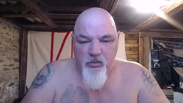 Newfiesausage1972 online show from March 21, 11:59 am