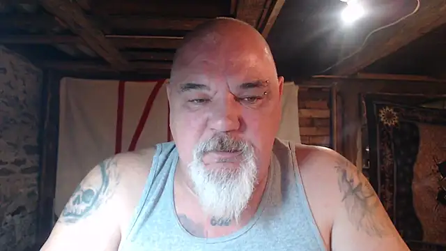 Newfiesausage1972 online show from April 6, 8:26 am