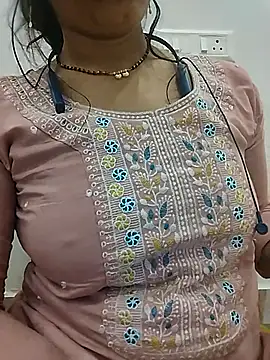 Snapshot of Simaran_bhabhi chatting on March 29, 9:42 am Simaran bhabhi online show from March 29, 9:42 am