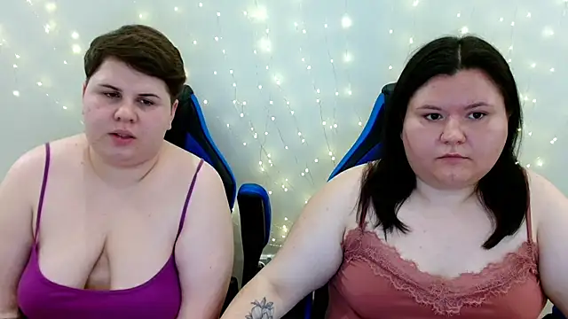 Snapshot of BeckyAndHellen chatting on June 29, 10:15 am BeckyAndHellen online show from June 29, 10:15 am