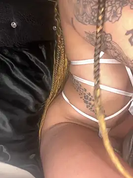 Snapshot of Shuggabutt chatting on January 4, 1:21 pm Shuggabutt online show from January 4, 1:21 pm