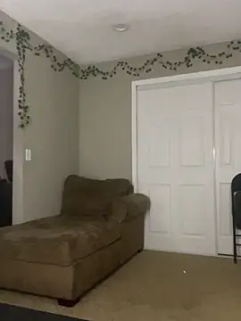 Snapshot of Shuggabutt chatting on January 5, 11:37 am Shuggabutt online show from January 5, 11:37 am