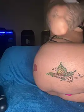 Snapshot of Shuggabutt chatting on February 26, 3:08 pm Shuggabutt online show from February 26, 3:08 pm