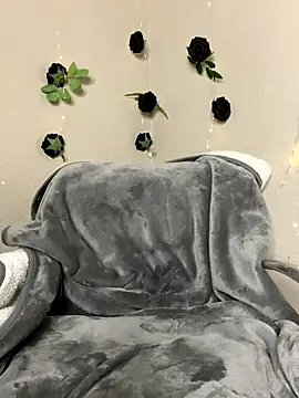 Snapshot of Shuggabutt chatting on October 3, 12:35 pm Shuggabutt online show from October 3, 12:35 pm