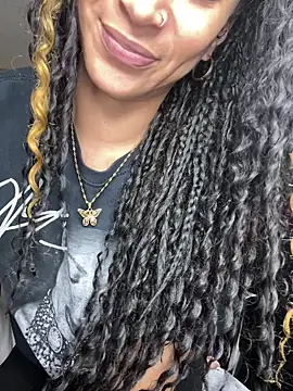 Snapshot of Shuggabutt chatting on February 15, 9:22 pm Shuggabutt online show from February 15, 9:22 pm