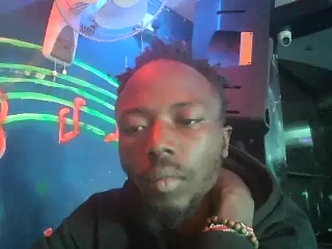 Snapshot of Cedric254 chatting on December 17, 10:01 am Cedric254 online show from December 17, 10:01 am