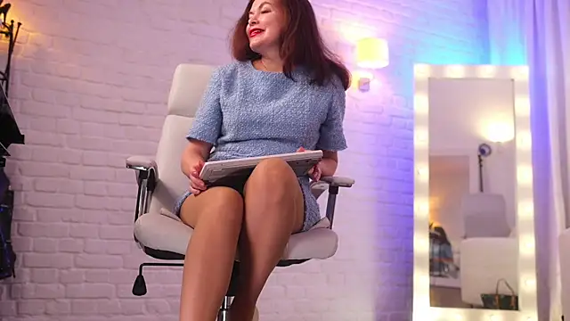 Nylon Legs online show from January 18, 10:02 pm