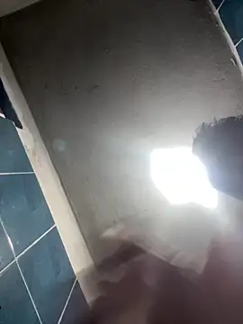 Snapshot of Alvarosexxx chatting on October 1, 3:23 am Alvarosexxx online show from October 1, 3:23 am