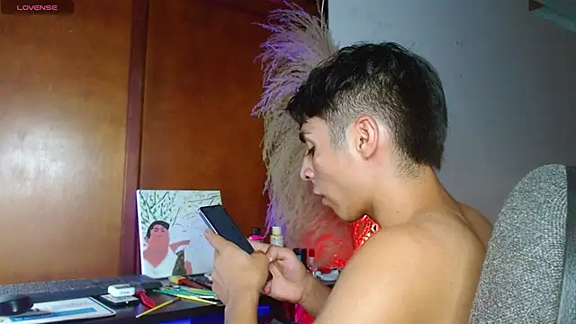 Snapshot of justin_alexxx chatting on February 4, 11:59 pm justin alexxx online show from February 4, 11:59 pm